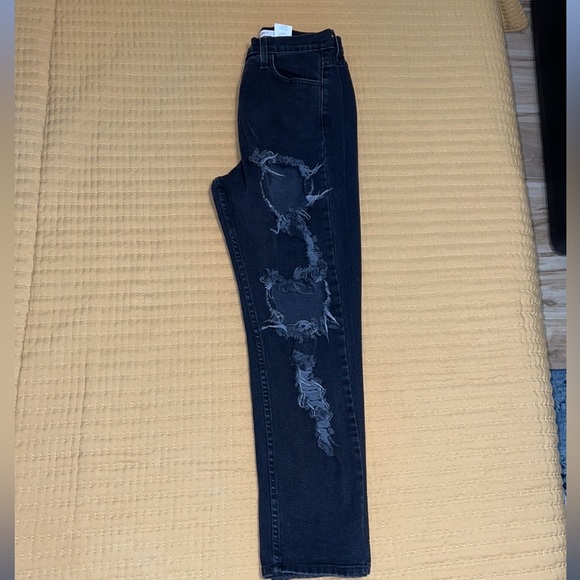 Distressed mom jeans - Picture 4 of 12